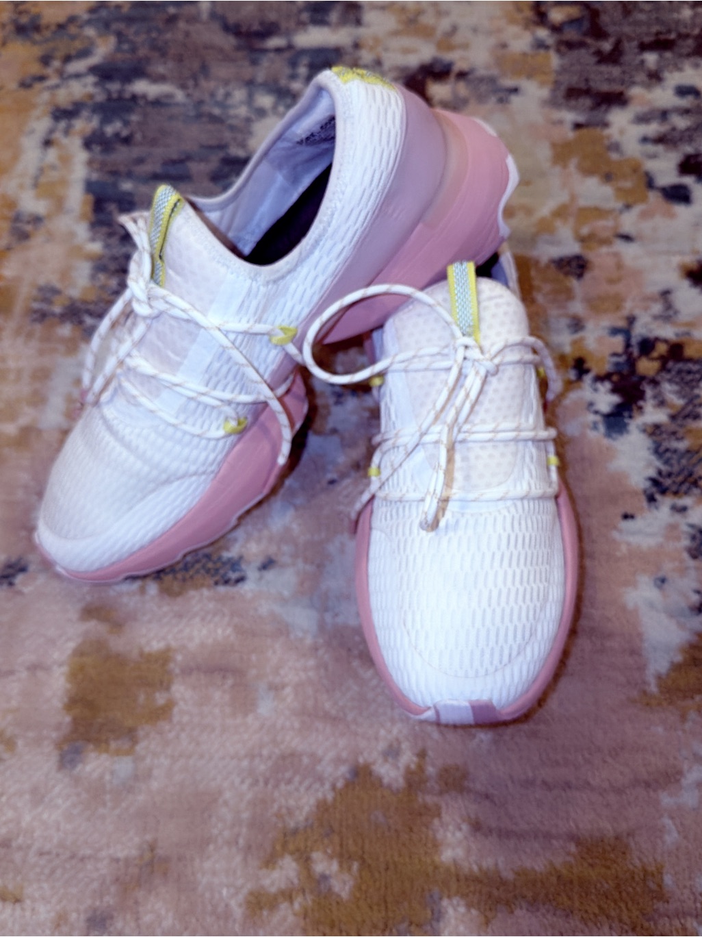Women’s White & Pink Lightweight Knit Sneakers Size 11